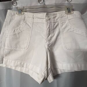 Old navy white size 10 shorts. In very good used condition
